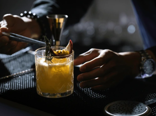 Raise the Bar: Why You Should Hire a Professional Bartender post thumbnail image